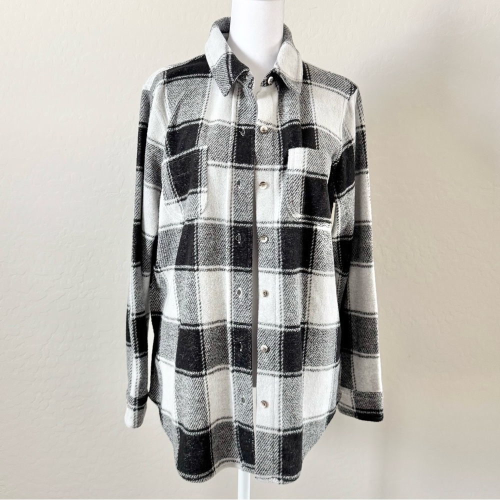 Time and Tru Black White Plaid Button-Up Shirt